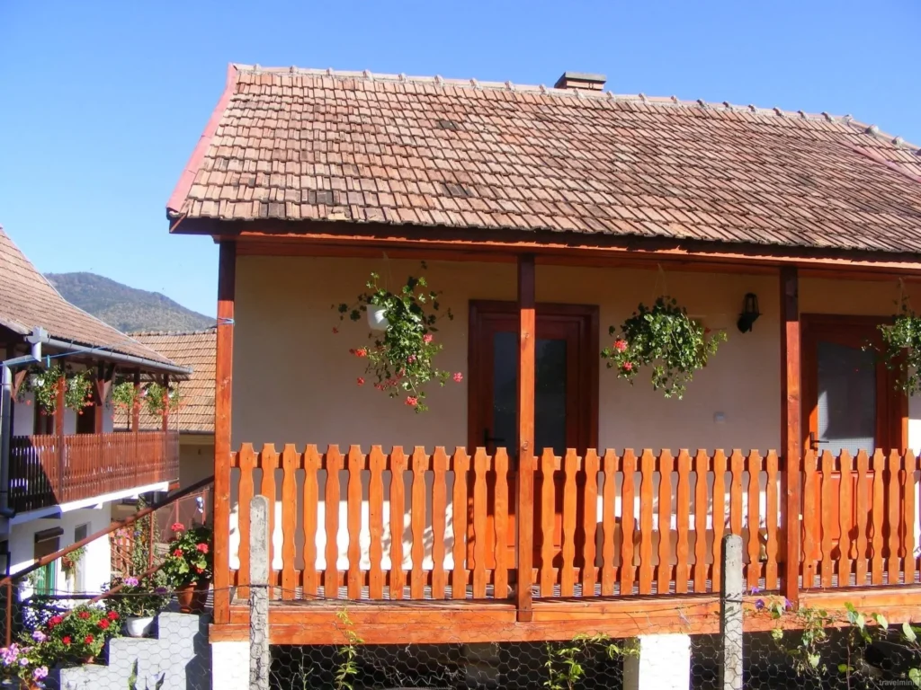 Pensiunea Pálinkás — balconul cu flori